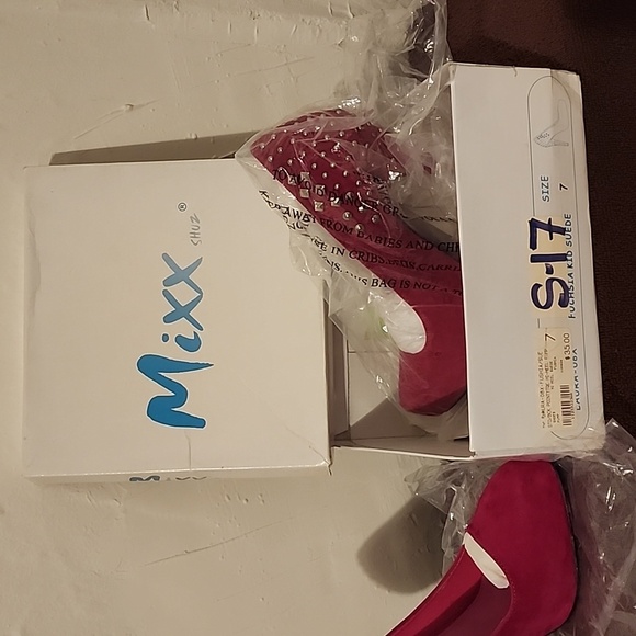 Shoes - Picture 2 of 5